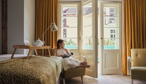 Deluxe Studio, 1 Queen Bed, Balcony