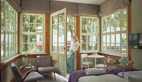 Deluxe Studio, 1 Queen Bed, Terrace