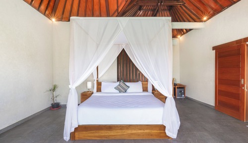 Bungalow, 1 King Bed, Pool View