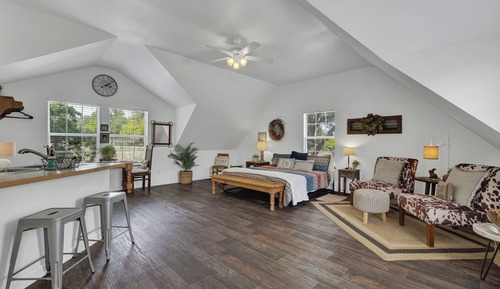 House, 1 King Bed, Patio (3408 Grapecreek Rd)
