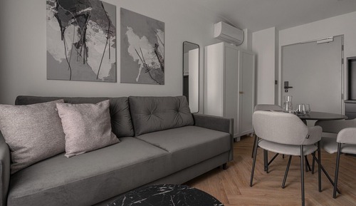 Suite, City View