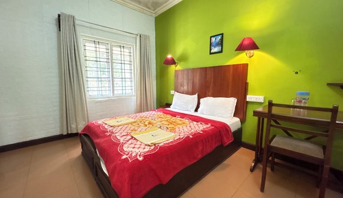 Triple Room, Valley View