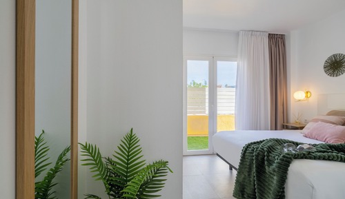 Premium Apartment, Pets Allowed, Courtyard View