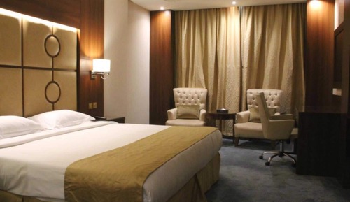 Standard Room, 1 King Bed