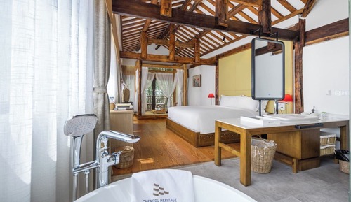 Executive Suite, 1 King Bed with Sofa bed, Balcony, Mezzanine