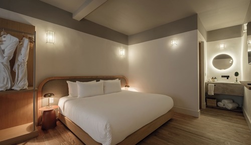 Deluxe Room, 1 King Bed