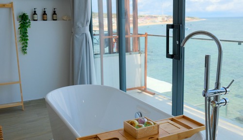 Deluxe Double Room, 1 King Bed, Balcony, Ocean View