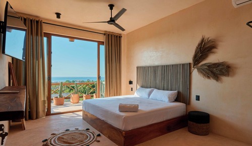 Suite, 1 King Bed, Balcony, Sea View