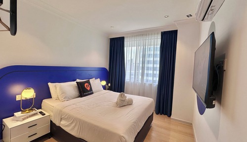 Executive Suite, City View