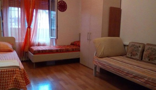 Economy Room, Balcony