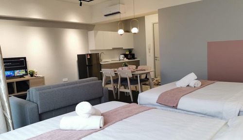 Deluxe Studio, 2 Queen Beds, Balcony, City View