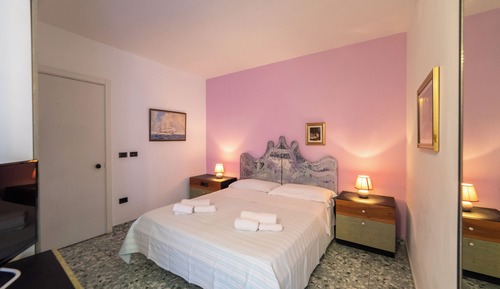 Comfort Room, Balcony