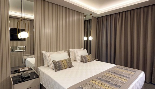 Superior Quadruple Room, City View