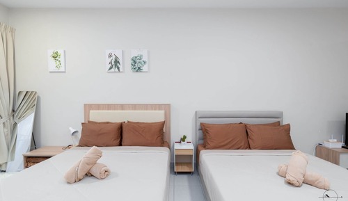 Deluxe Studio, 2 Queen Beds, Balcony, City View