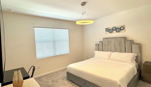 Deluxe Double Room, 1 King Bed, Non Smoking, Private Bathroom