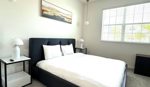 Deluxe Double Room, 1 King Bed, Non Smoking, Private Bathroom