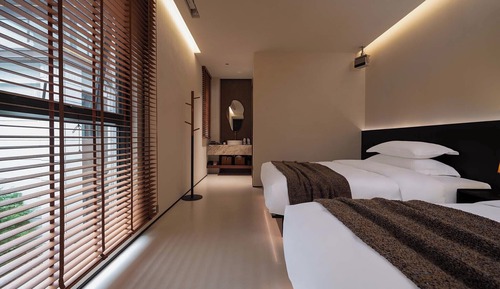 Senior Twin Room, Courtyard View