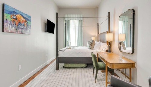 Superior Room, 1 King Bed, Non Smoking, Private Bathroom (7)
