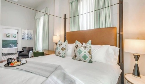 Superior Room, 1 King Bed, Non Smoking, Private Bathroom (6)