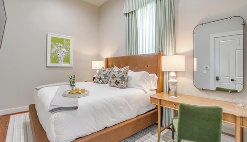 Standard Room, 1 King Bed, Non Smoking (5)