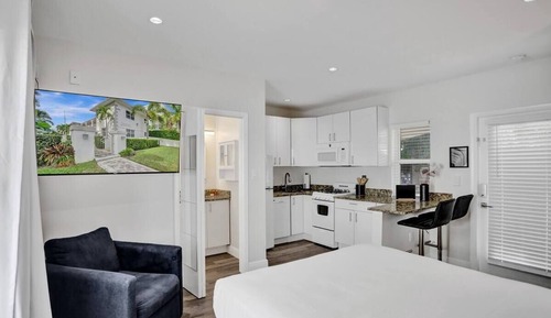 Classic Studio, 1 Queen Bed, Patio