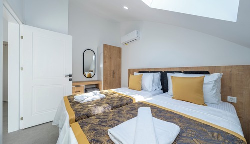 Twin Room, Balcony