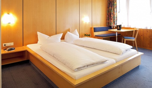 Basic Double Room, Balcony, Mountain View