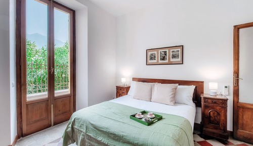 Apartment, Lake View