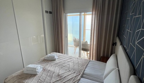 City Suite, Sea View