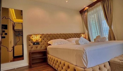 Traditional Suite