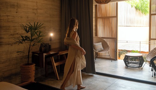 Superior Room, 1 King Bed, Pool View 2