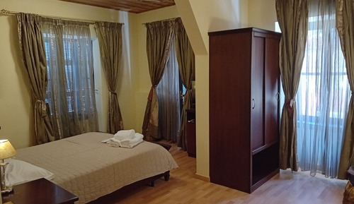 Deluxe Triple Room, City View