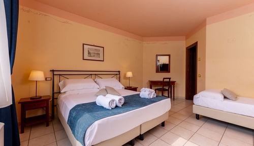 Deluxe Triple Room, Garden View