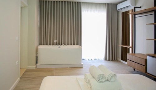 Luxury Double Room, Bathtub, Sea View