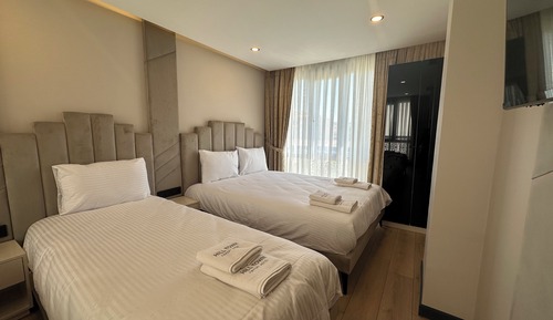 Deluxe Triple Room, City View