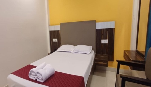 Deluxe Room, 1 Queen Bed