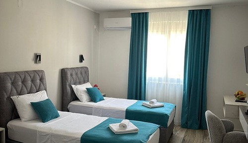 Deluxe Triple Room, City View