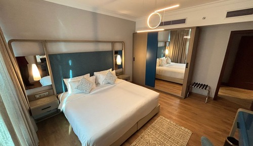 Executive Suite, River View