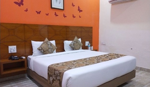 Deluxe Room, 1 King Bed, City View