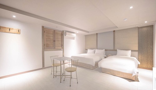 Premium Twin Room, City View