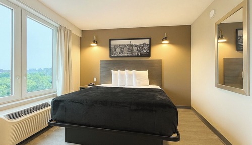 Standard Room, 1 Queen Bed