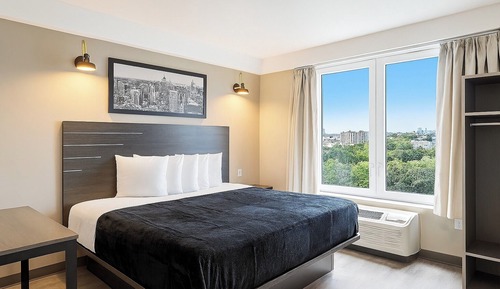 Deluxe Room, 1 King Bed