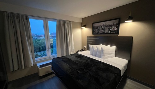 Deluxe Room, 1 King Bed