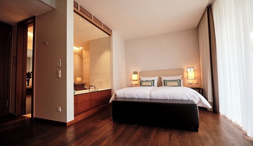 Premier Double Room, Balcony, Partial Lake View