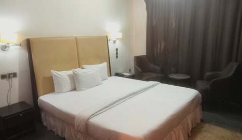 Luxury Suite, City View