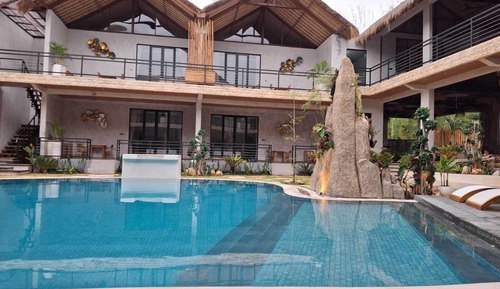 Premium Suite, Pool View