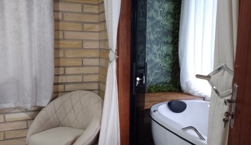 Comfort Cabin, Hill View