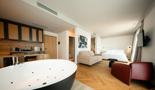 Luxury Suite