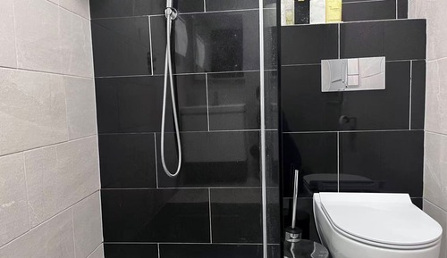 Deluxe Twin with Walk-in Shower
