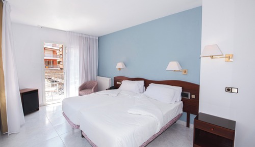 City Room, 2 Twin Beds